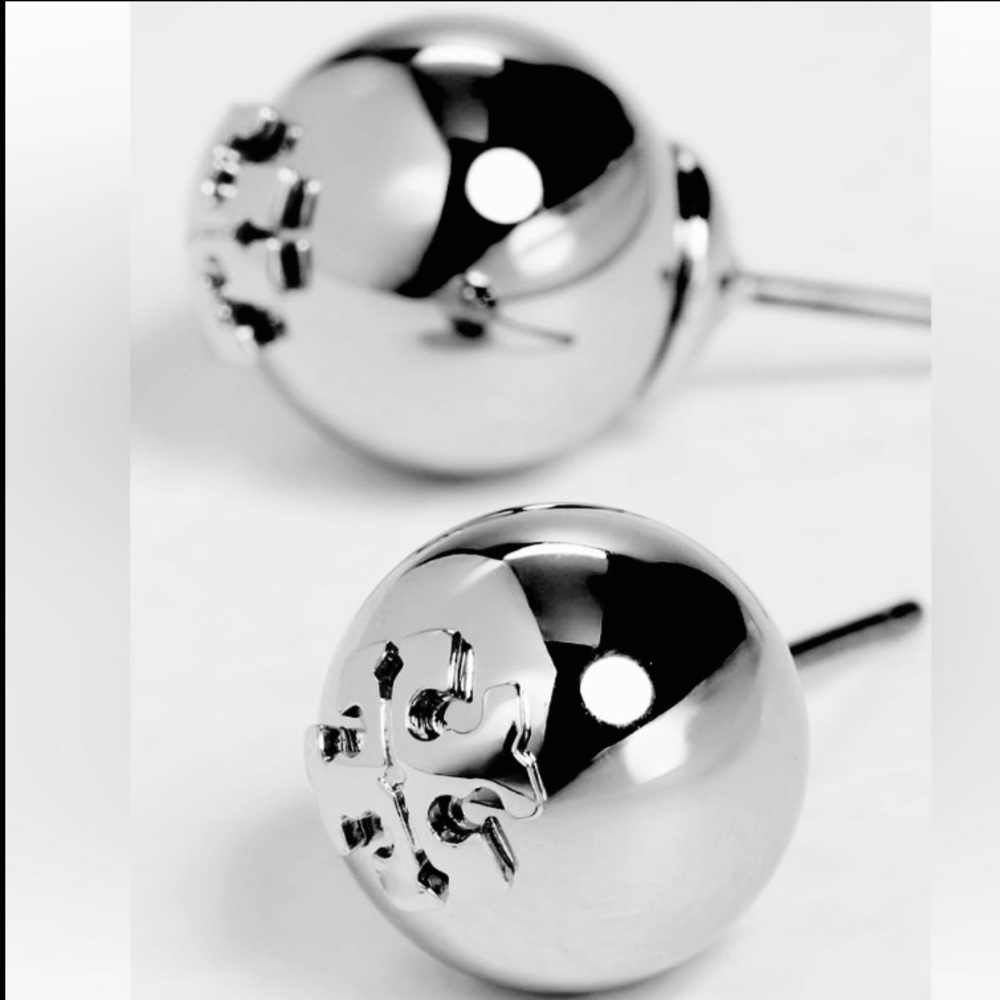 Tory Burch silver logo pearl earrings - Picture 3 of 5